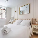 Magnifique 3 Chambres 3 Sde Avec Clim Et Jacuzzi