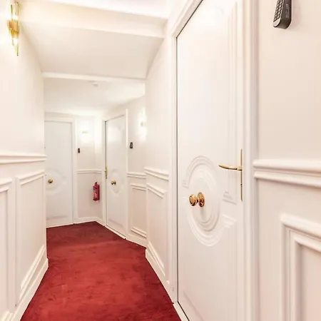 Magnifique 3 3 Sde Avec Clim Et Jacuzzi Parigi