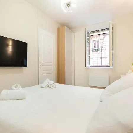Magnifique 3 3 Sde Avec Clim Et Jacuzzi Parigi